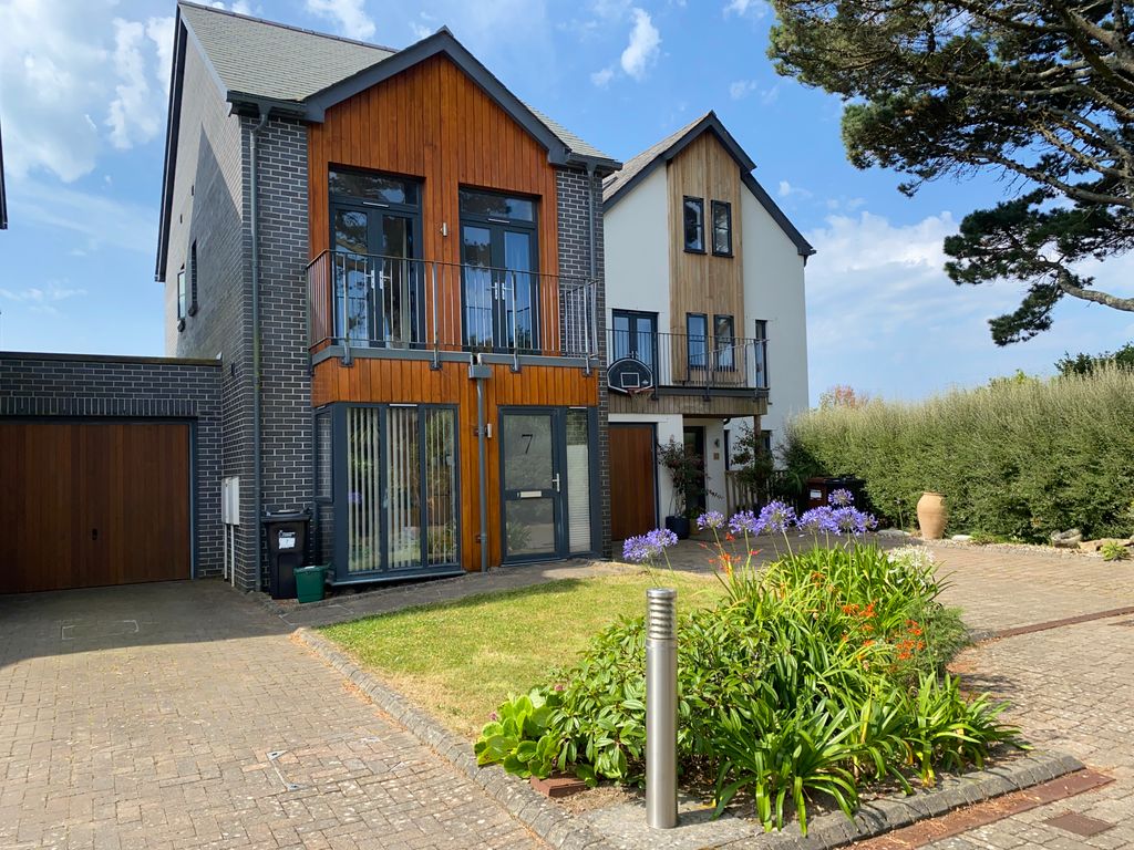 Property photo 1 of 17 Image00038