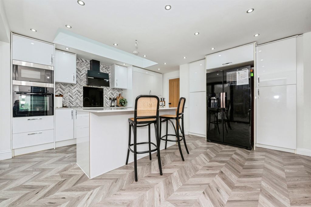 Additional image 8 of 5 bed semi-detached house for saleOrchard Drive, Grays RM17