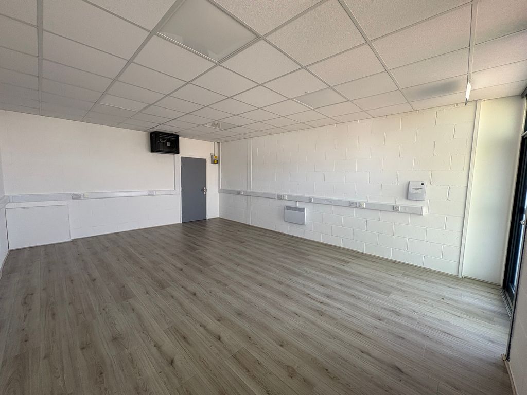 Property photo 2 of 18 Studio To Let
