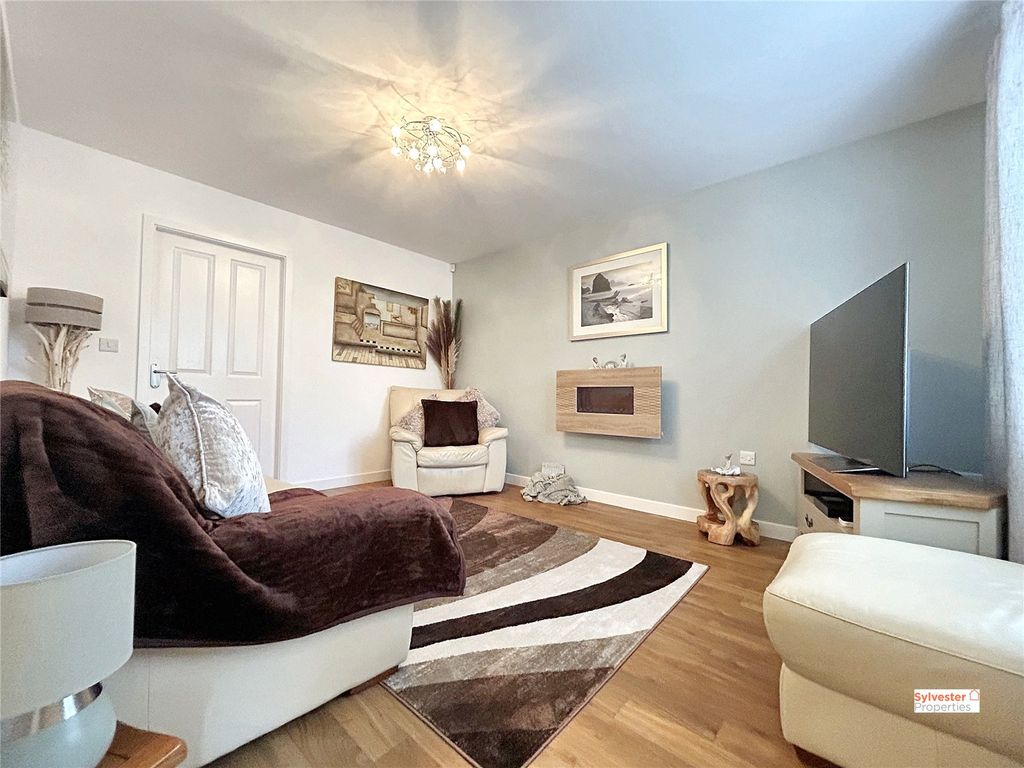 Property photo 3 of 32 Picture No. 16