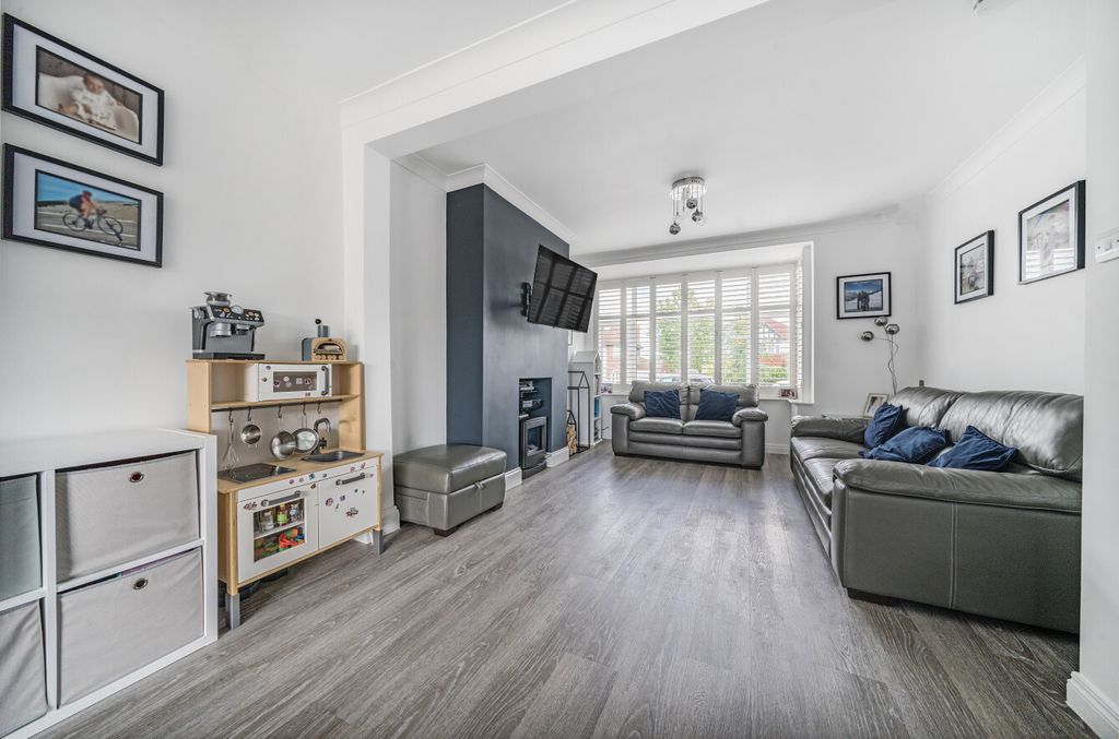 Property photo 3 of 19 1328932-9-6887B2c...
