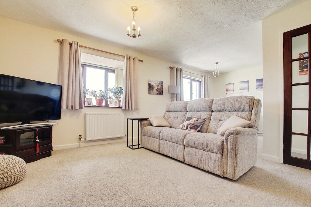Property photo 3 of 12