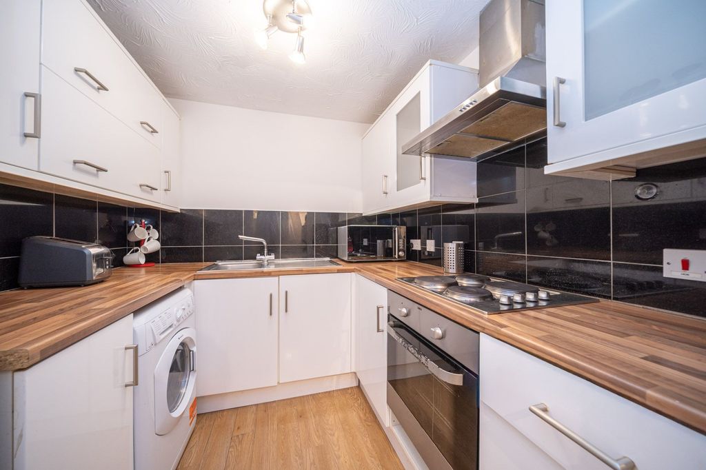 Property photo 2 of 14