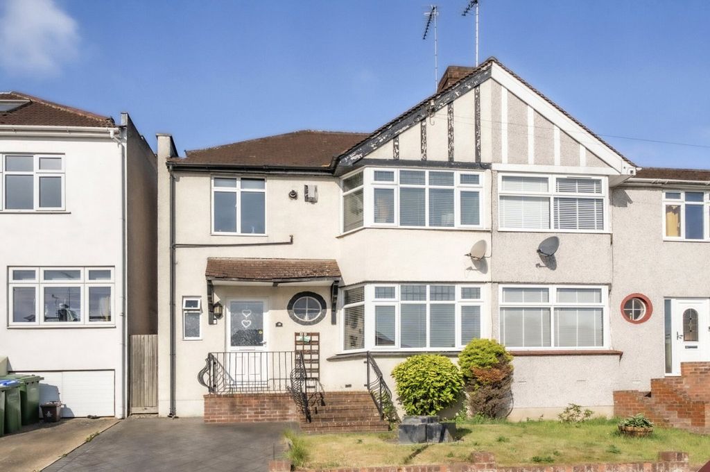 Property photo 1 of 11 External