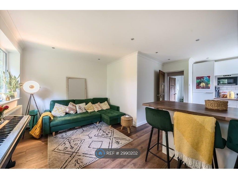 Property photo 1 of 10 Living/Dining Area