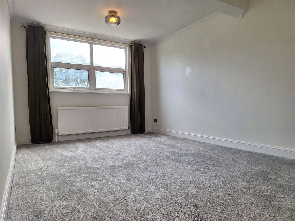 Property photo 2 of 12 Picture No. 13