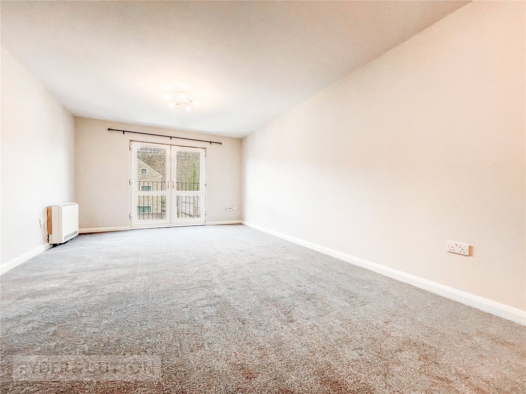 Property photo 2 of 13 Lounge