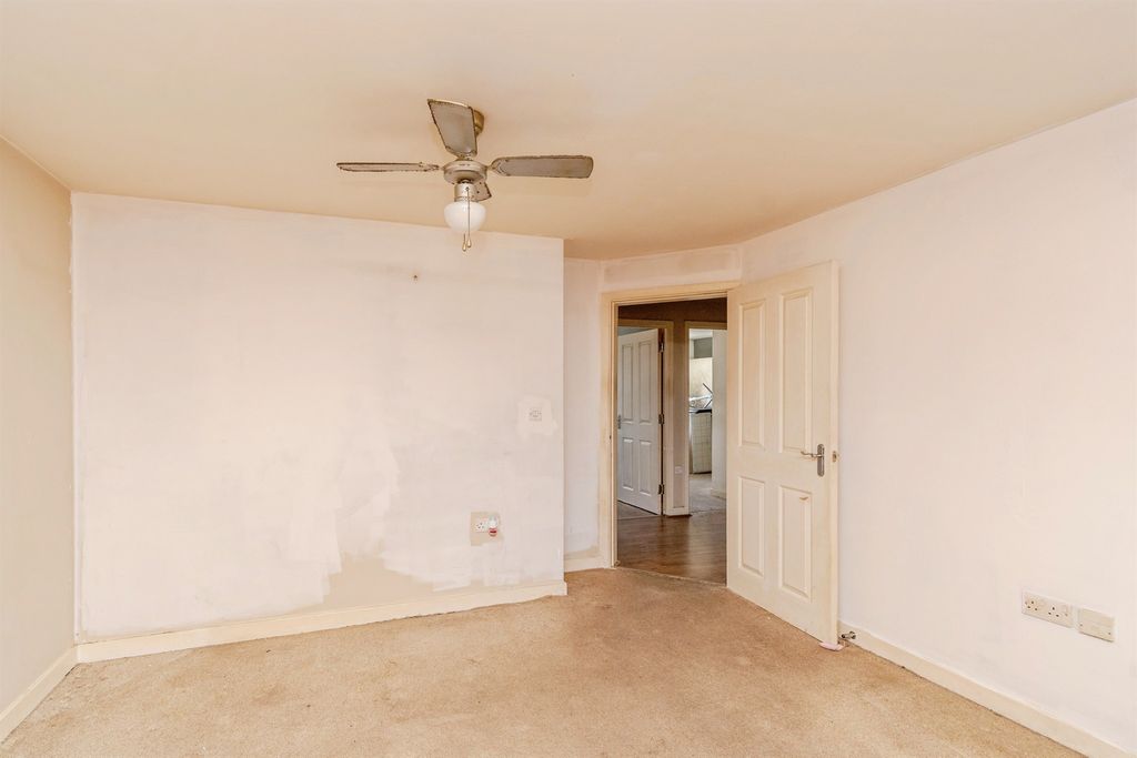 Property photo 3 of 12
