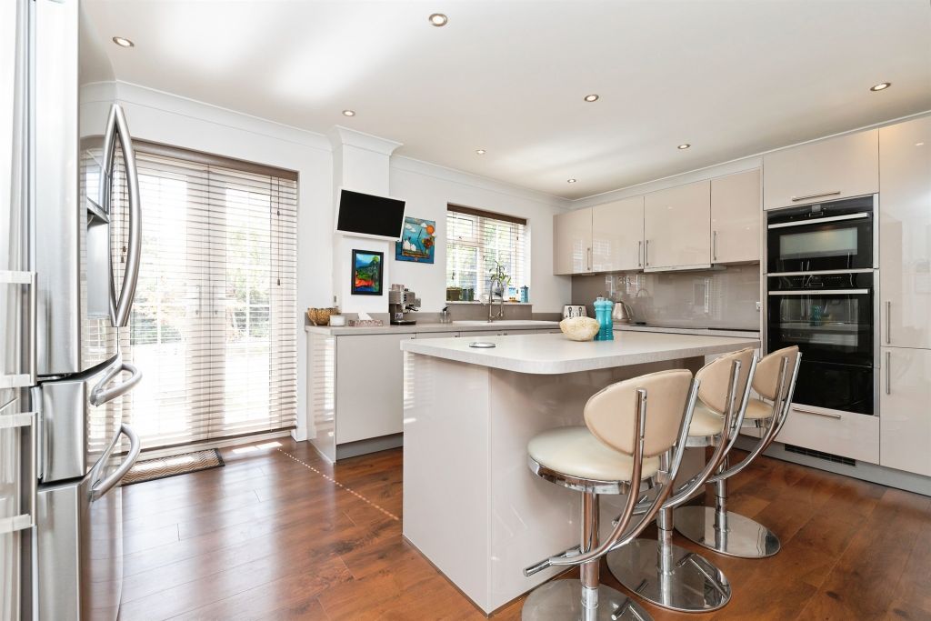 Property photo 3 of 17