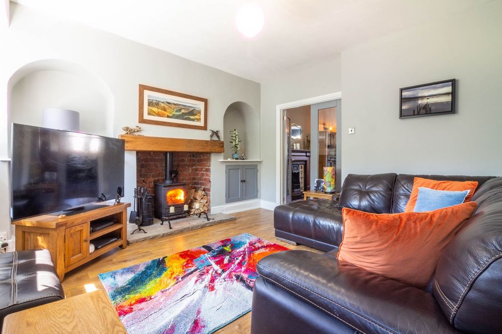 Property photo 2 of 19