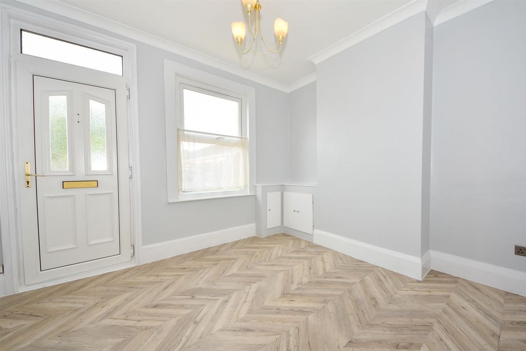 Property photo 2 of 9 -4-Zgz5Di0Mnap0_Hut2Wq.Jpg