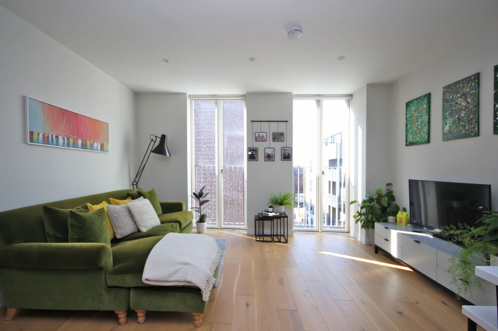 Property photo 3 of 10 15Hhlounge