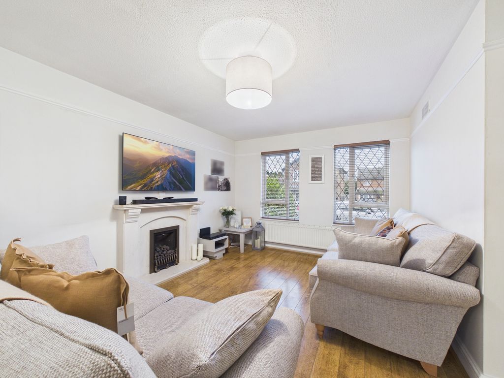 Property photo 2 of 17 Cam04018G0-Pr0434-Still022