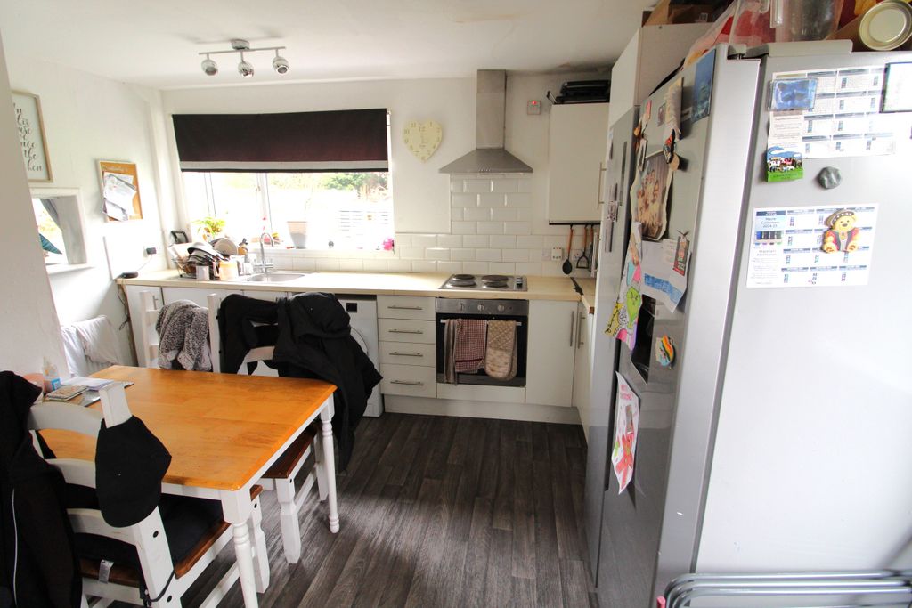 Property photo 3 of 8 Img_8833
