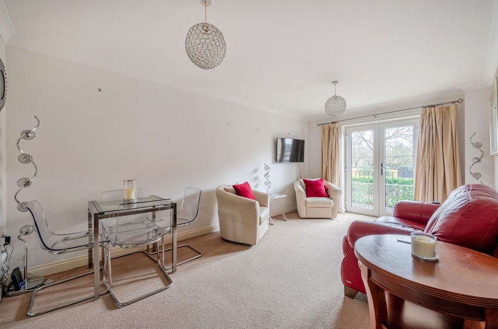 Property photo 3 of 16 1383912-14-693838...