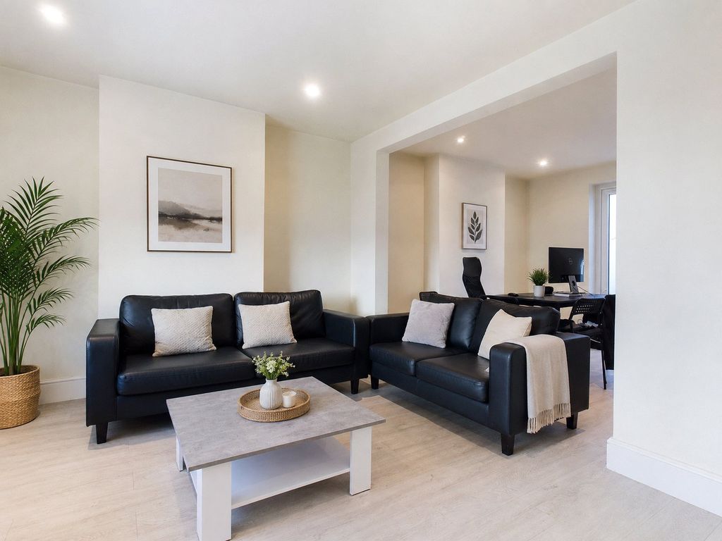 Property photo 1 of 7 Lounge
