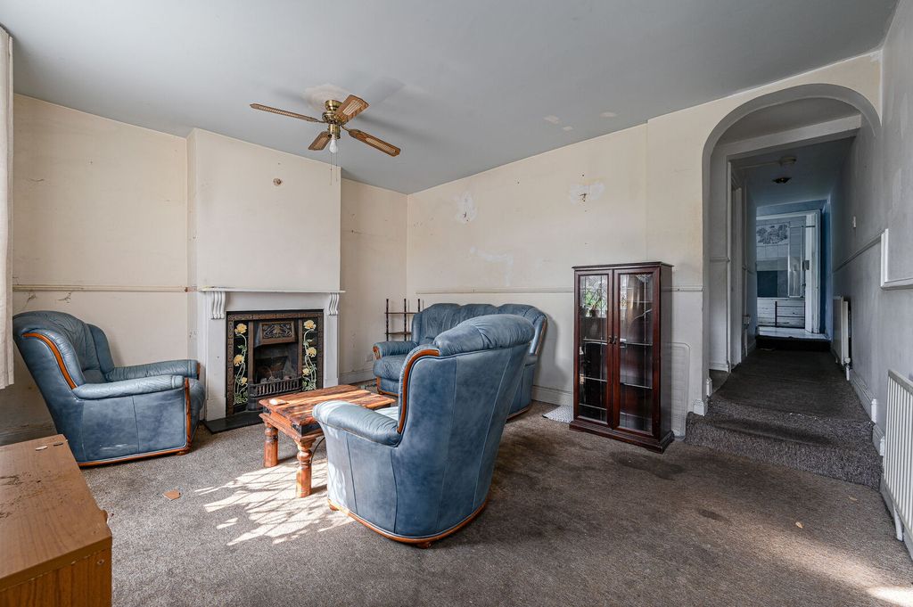 Property photo 2 of 9