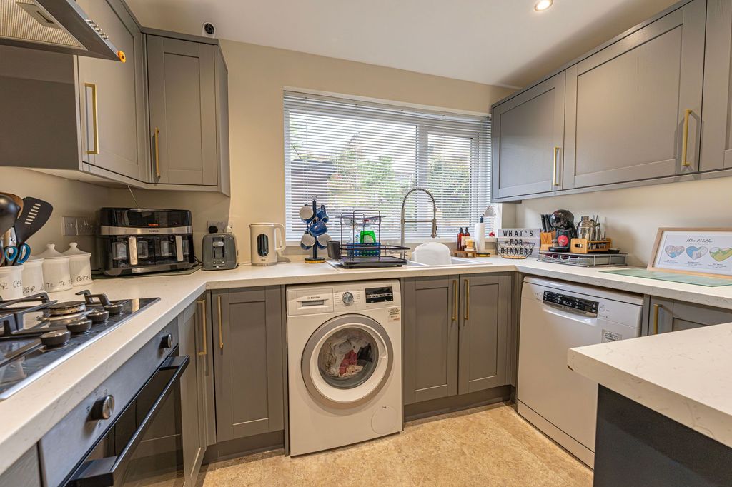 Property photo 2 of 35
