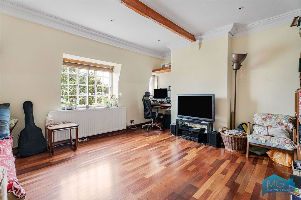 Property photo 3 of 23 Picture No. 18