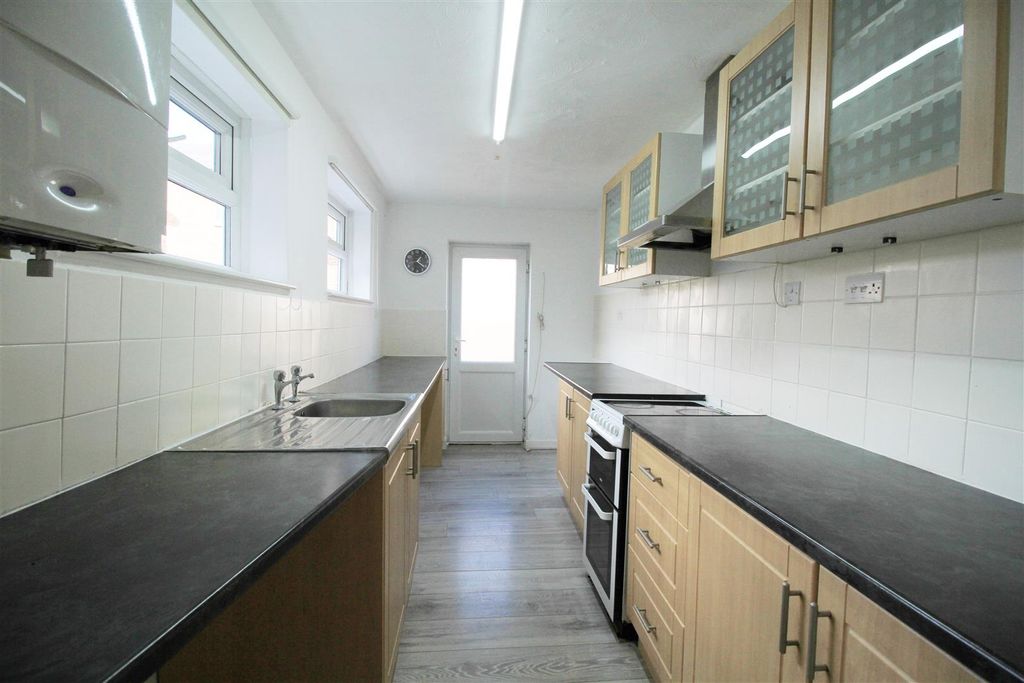 Property photo 2 of 7 Kitchen.Jpg
