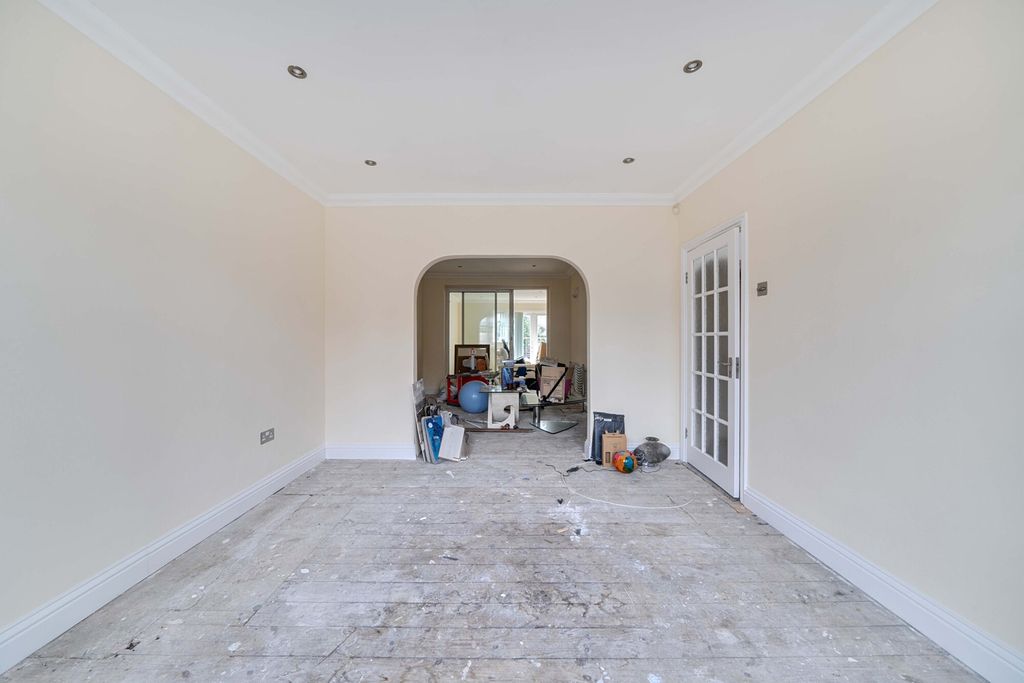 Property photo 3 of 19 1396808-3-6965096...