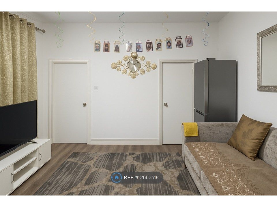 Property photo 2 of 5 Living Room