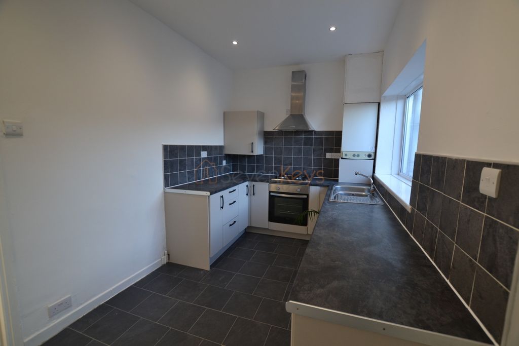 Property photo 3 of 11 Kitchen 2.Jpg