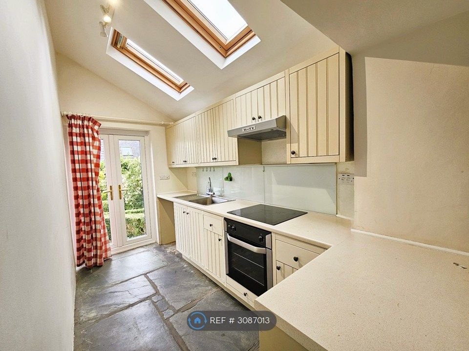 Property photo 2 of 19 Kitchen
