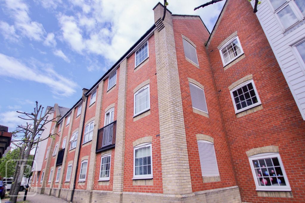Property photo 1 of 9 External