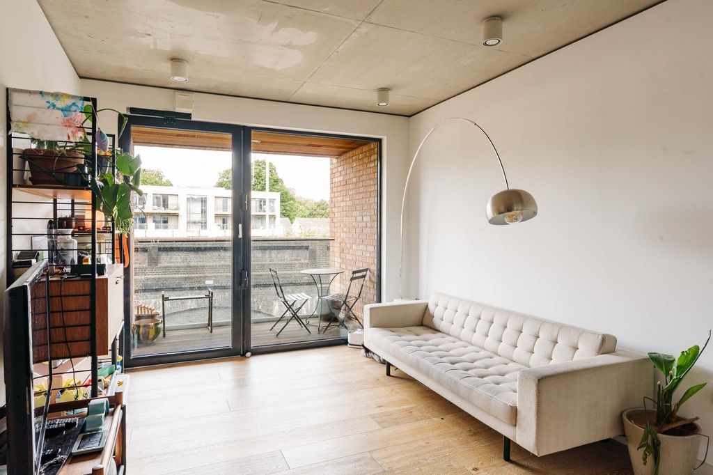 Property photo 1 of 10 Mentmore Terrace E8