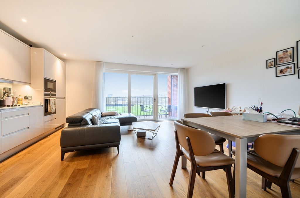 Property photo 2 of 16 1416023-11-69949d...