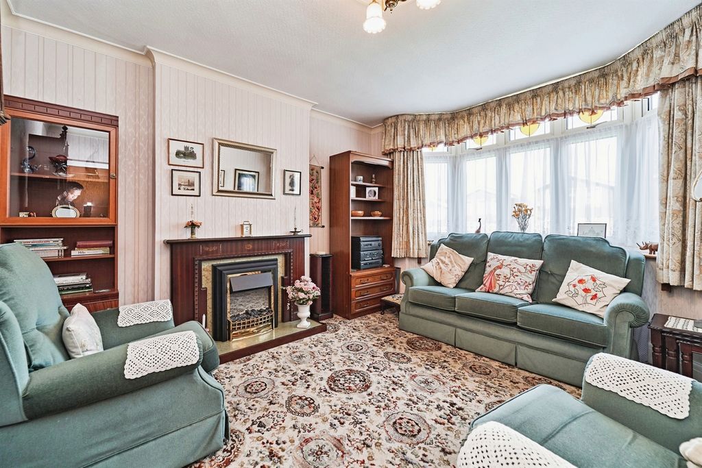 Property photo 2 of 19