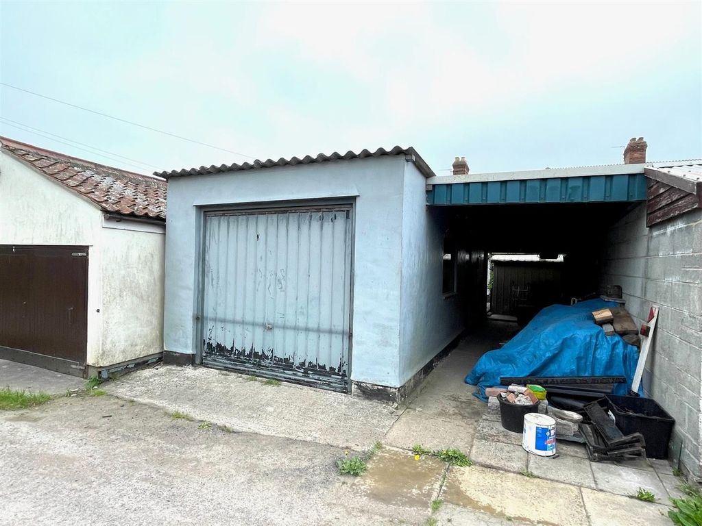 Property photo 2 of 26 Garage.Jpg