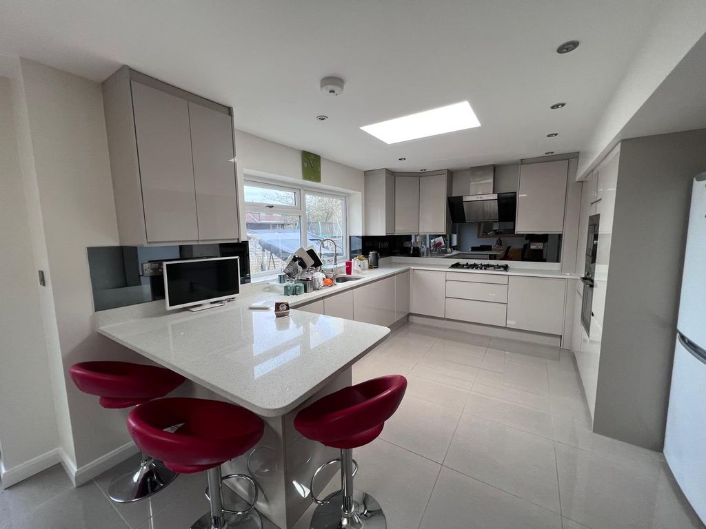 Property photo 1 of 11 Tempimage2Bf0Hs.Jpg
