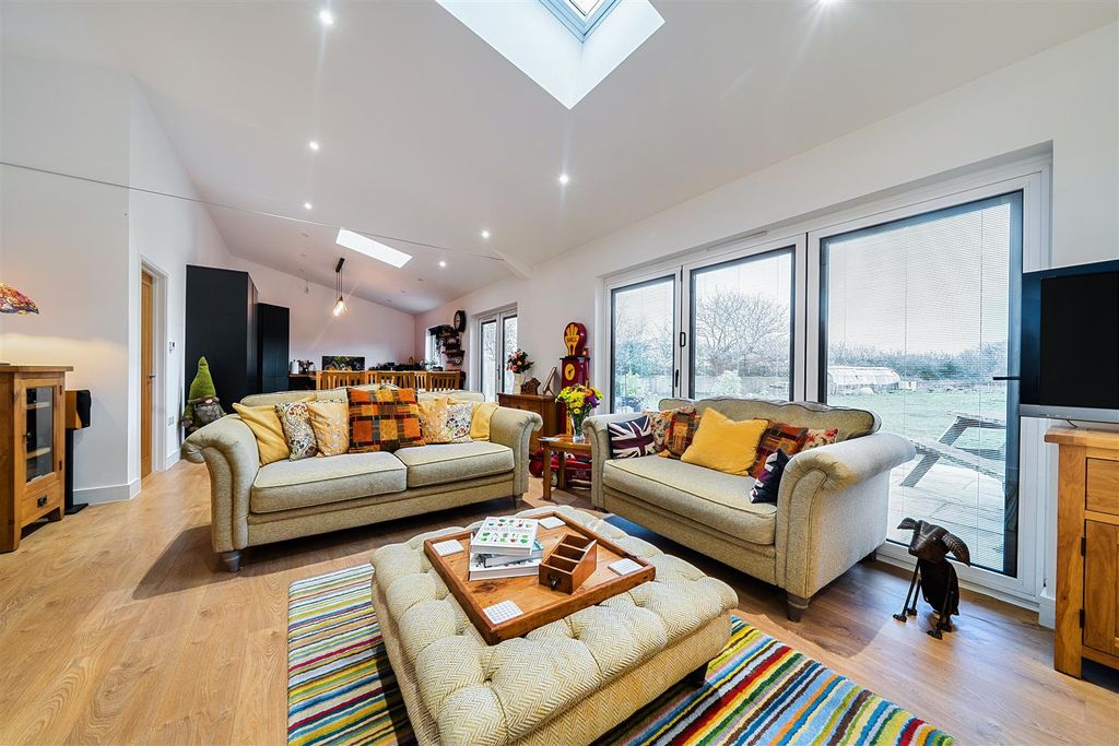 Property photo 3 of 21 1403355-10-69774Cce4d67c.Jpg