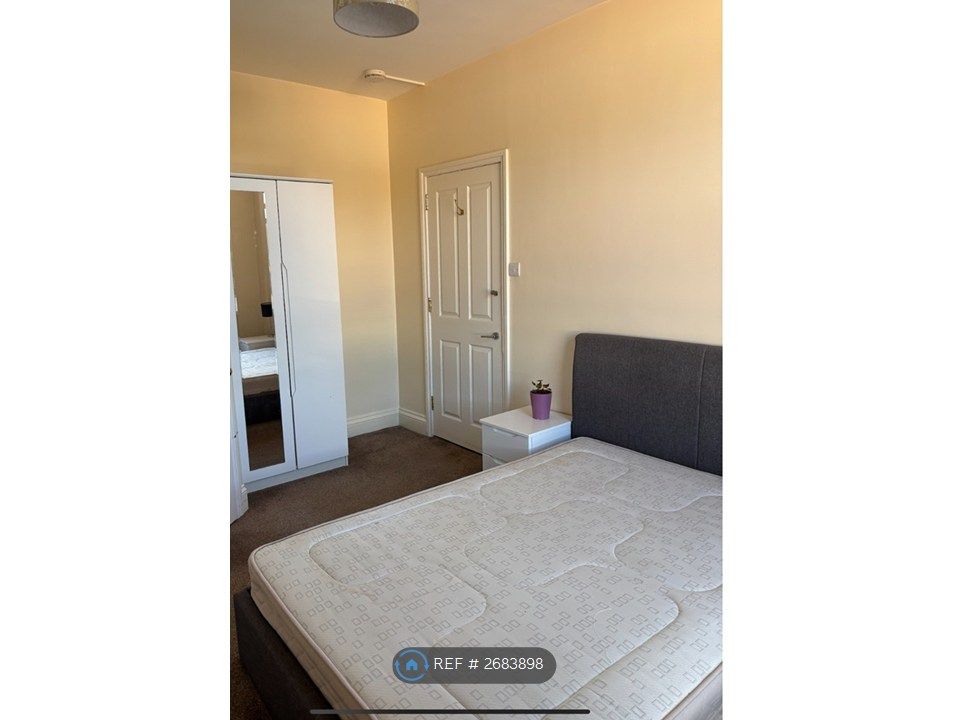 Property photo 1 of 7 Double Bedroom