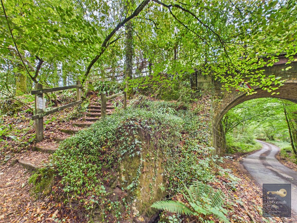 Property photo 2 of 42 Picture No. 08