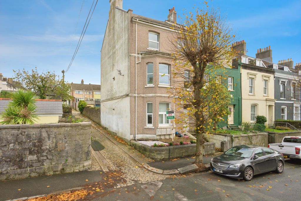 Property photo 2 of 19