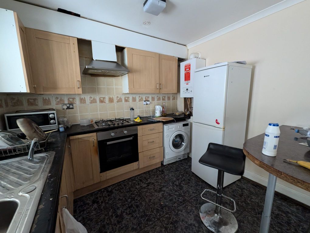 Property photo 2 of 8 Kitchen
