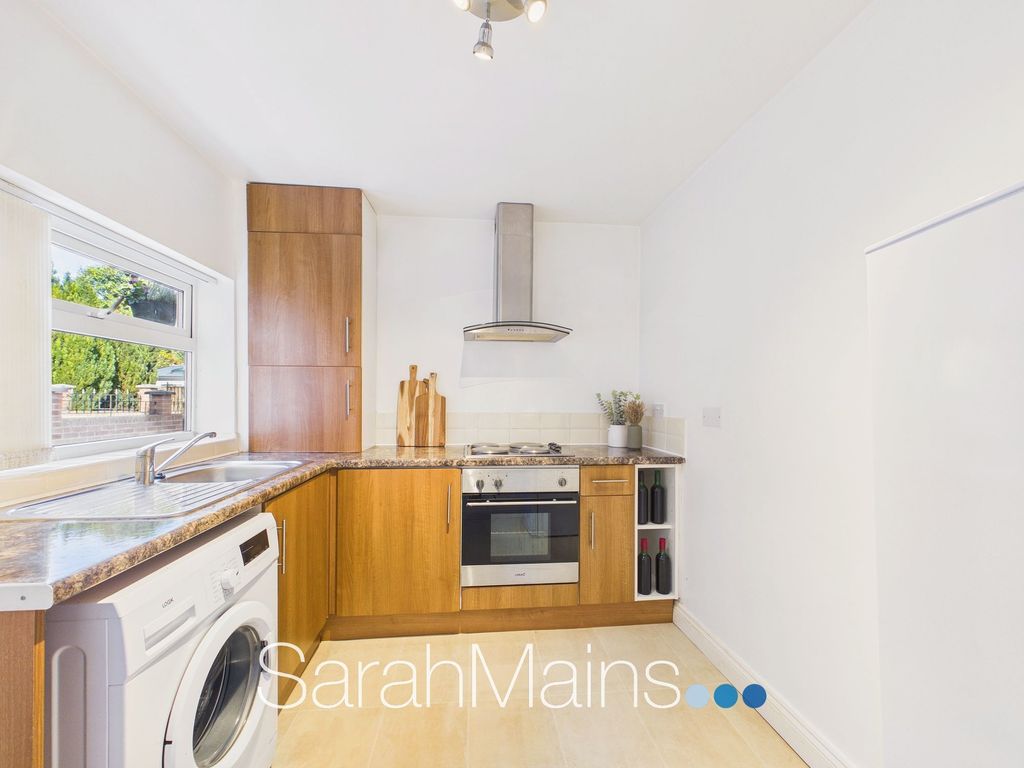 Property photo 2 of 9 Kitchen