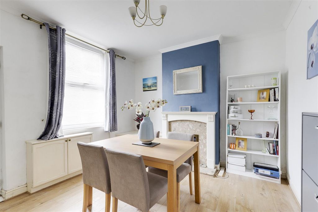 Property photo 3 of 16 140.Jpg