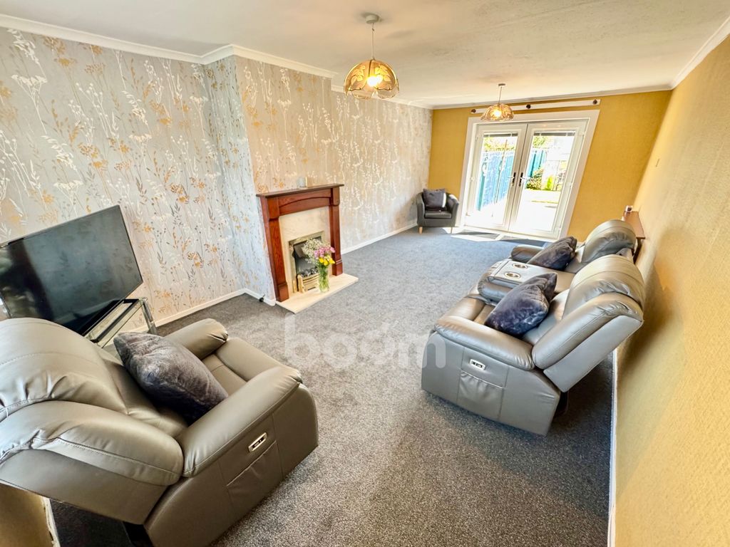 Property photo 2 of 24 Erskinefuald Road, Linwood Lounge