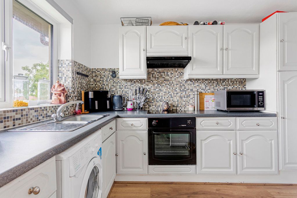 Property photo 3 of 14 Kitchen