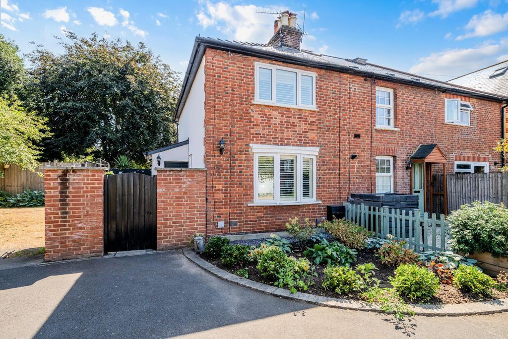 Property photo 1 of 14 Albert Road