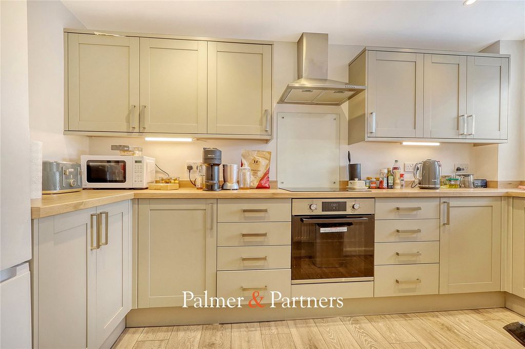 Property photo 3 of 18 Picture No. 01
