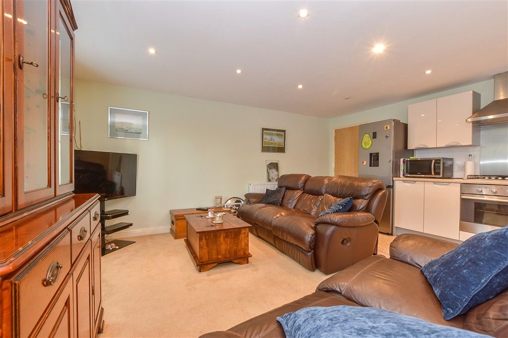 Property photo 3 of 11 Kitchen/Lounge