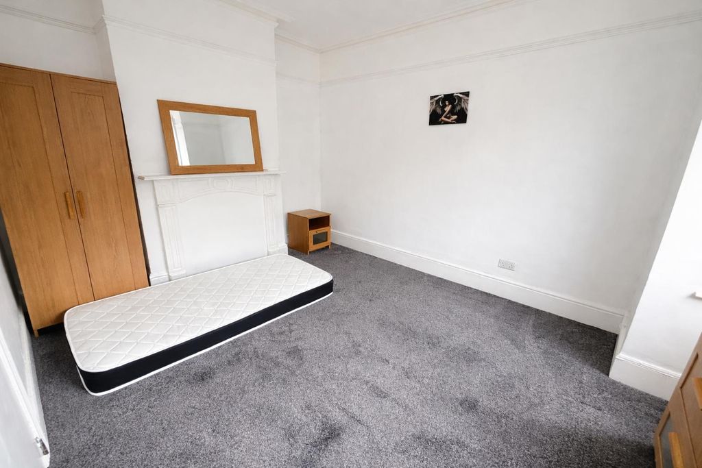 Property photo 3 of 4 Room.Png