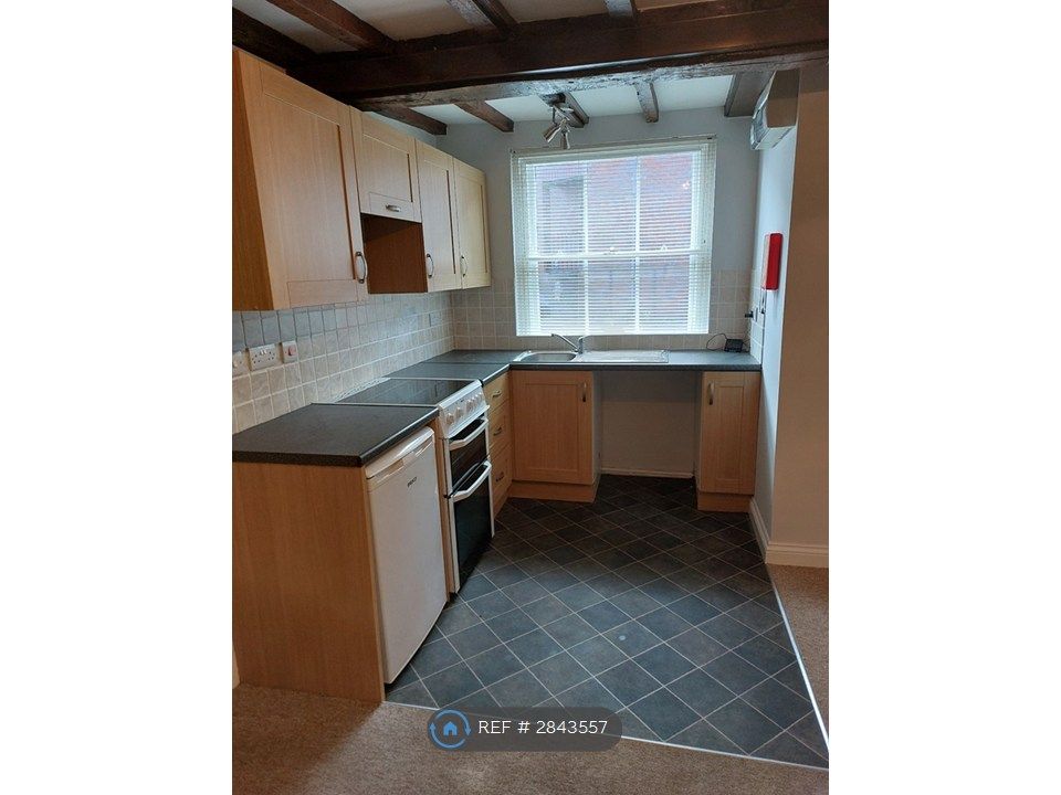 Property photo 3 of 12 Kitchen