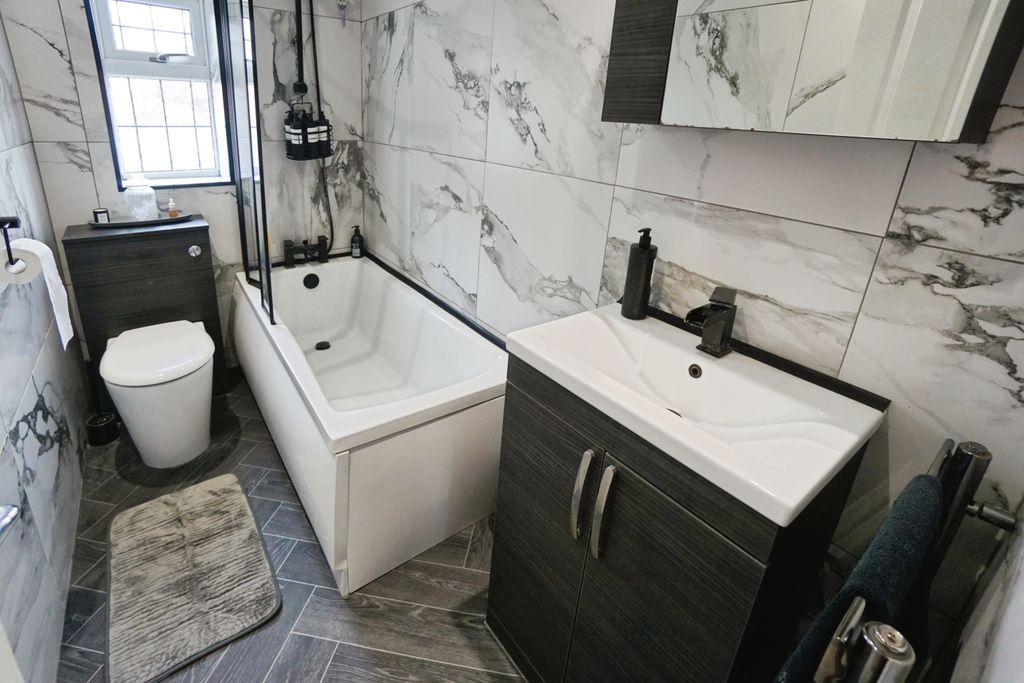 Property photo 3 of 15 Bathroom