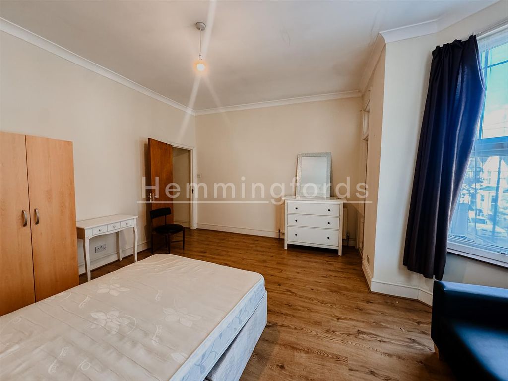 Property photo 2 of 16 Loreen-02.Jpg